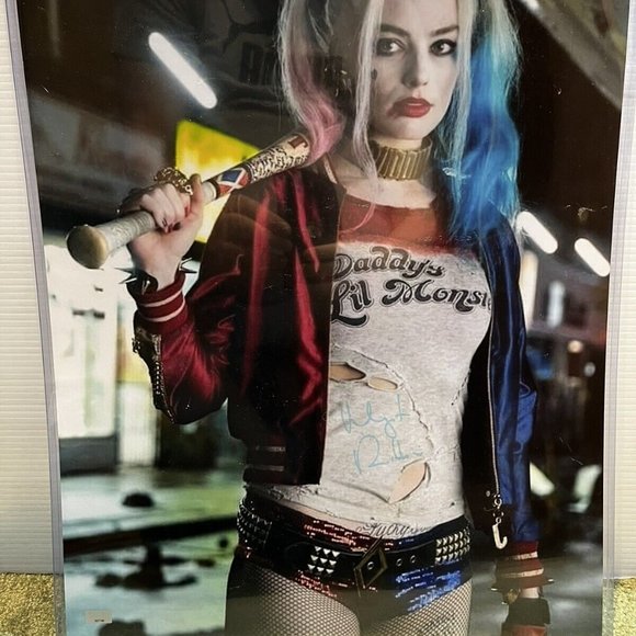 Margot Robbie Autograph 16x20 PIC Suicide Squad Harley Quinn Celebrity Authentic - Picture 1 of 4